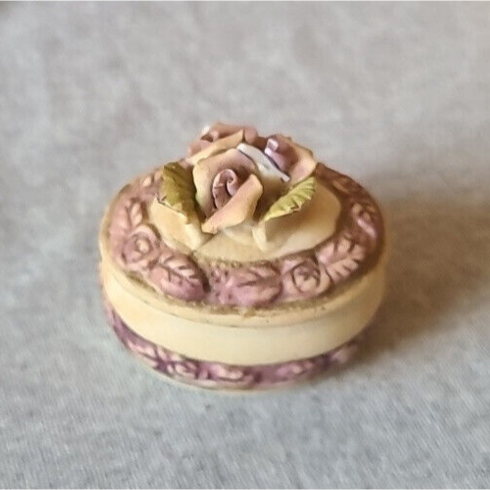 Vintage Round Trinket Box with Roses on Top